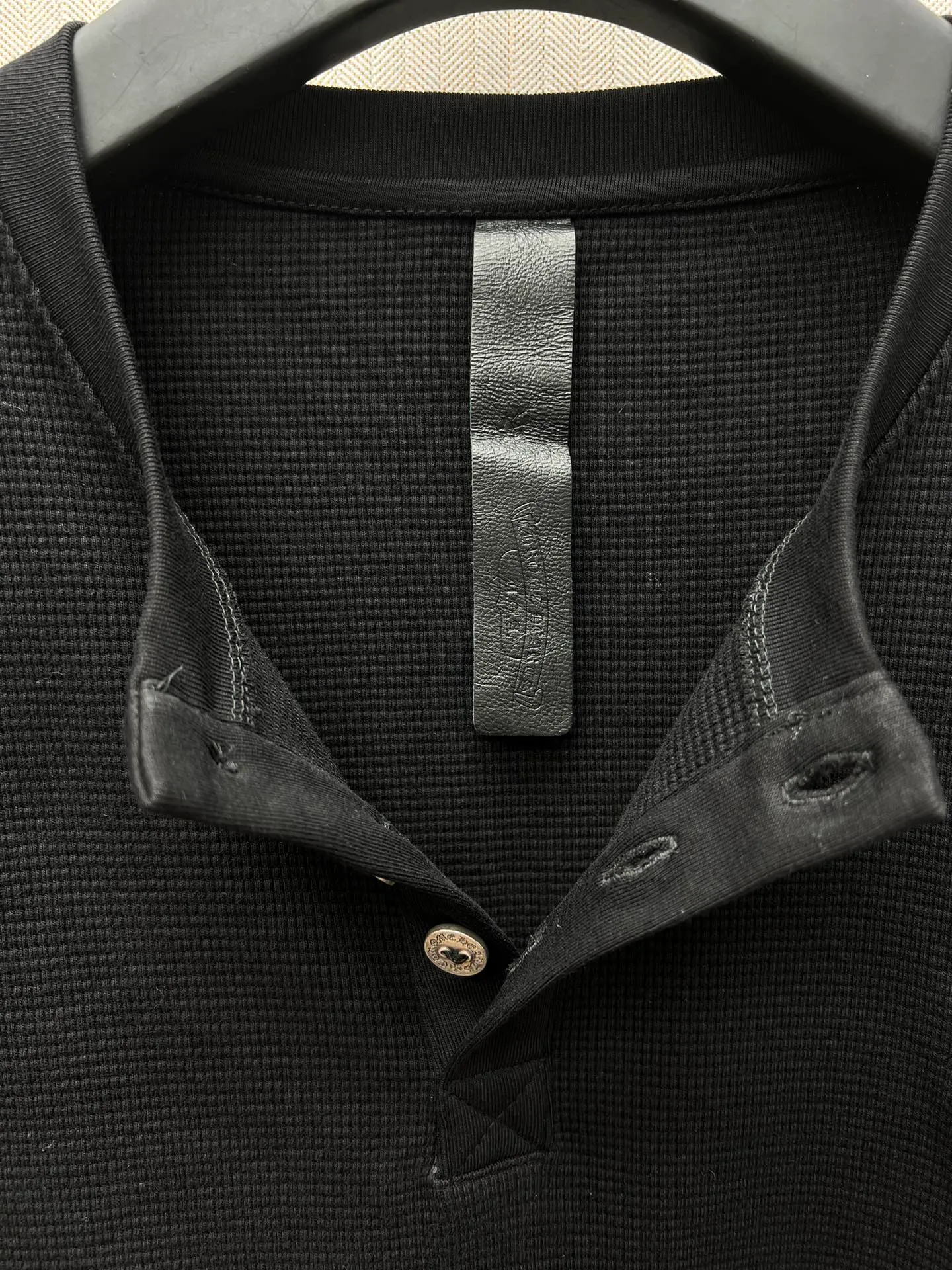 🅿️430 Crow Heart 25SS Sanskrit Henley Collar Waffle Sweatshirt. The fabric is made of 350g cotton waffle double-layer material before washing. Code number: S.M.L